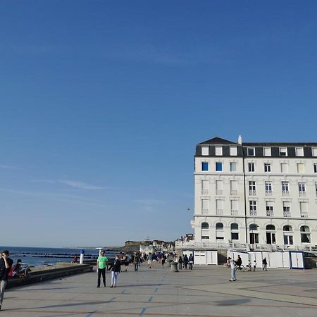 Une Pause Sur La Digue Wimereux Extérieur photo