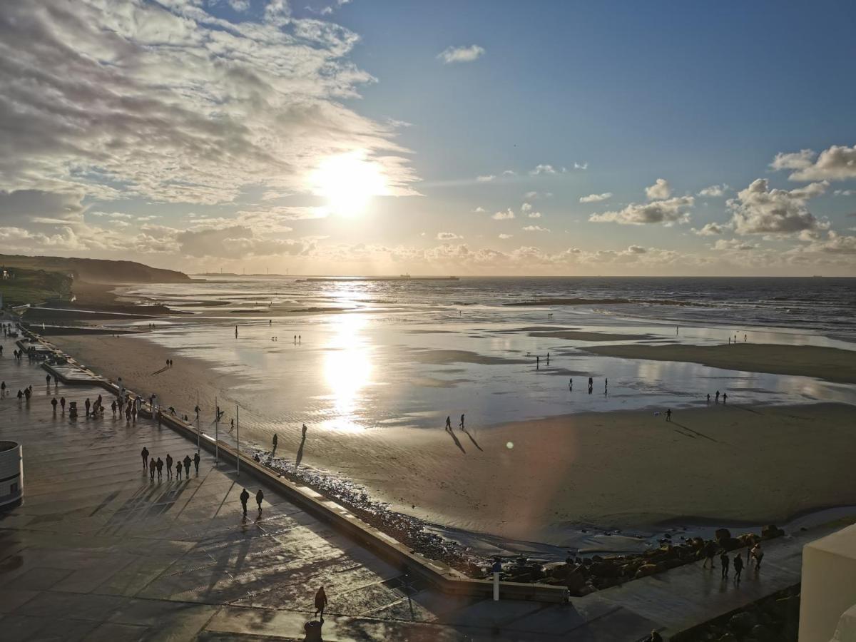 Une Pause Sur La Digue Wimereux Extérieur photo